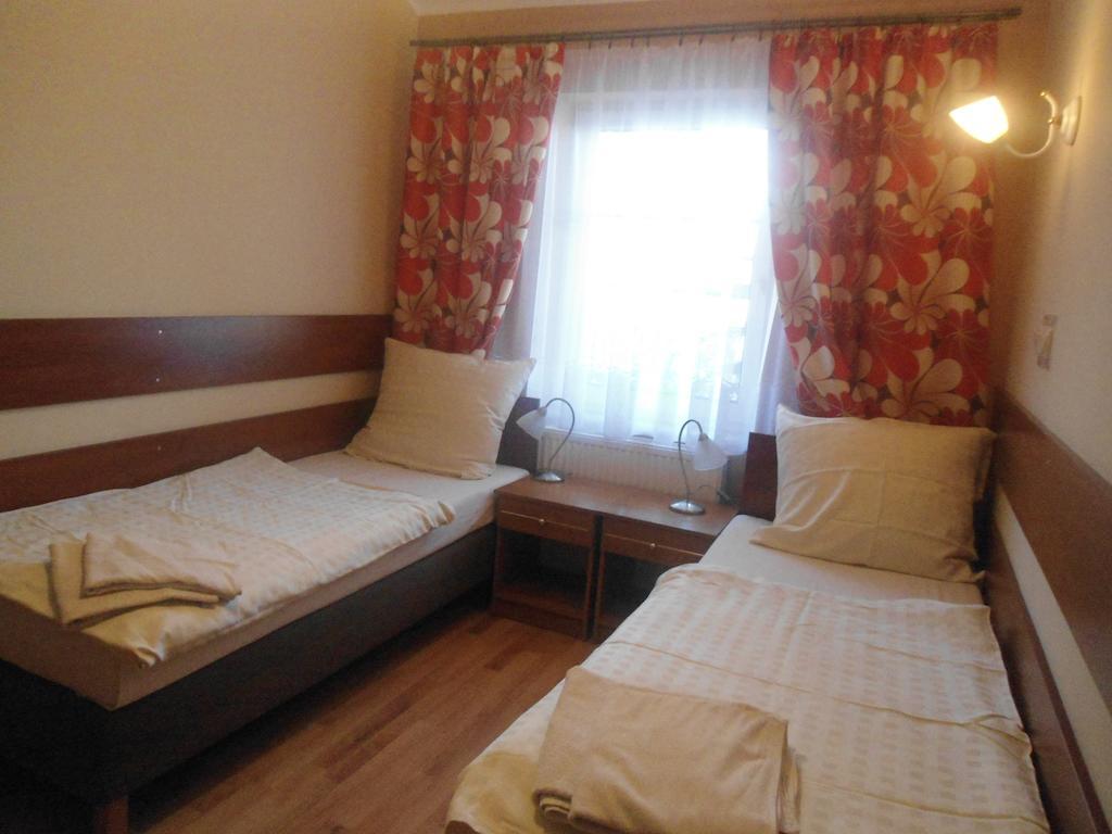 Hotel Pod Platanami Тшебница Экстерьер фото