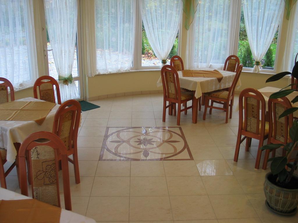 Hotel Pod Platanami Тшебница Экстерьер фото