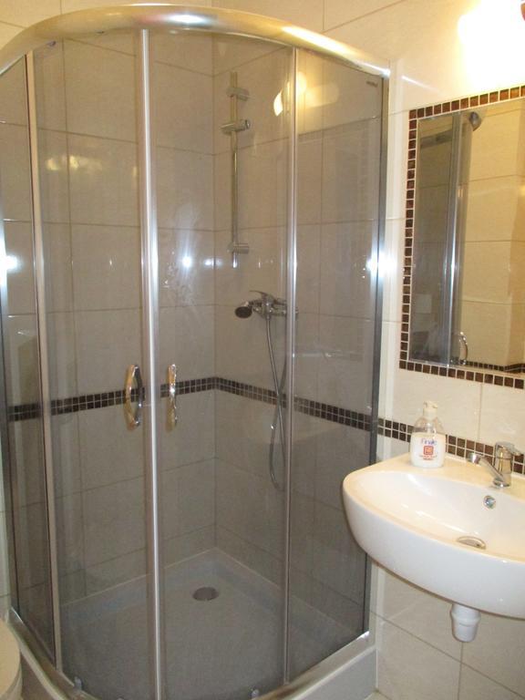 Hotel Pod Platanami Тшебница Экстерьер фото