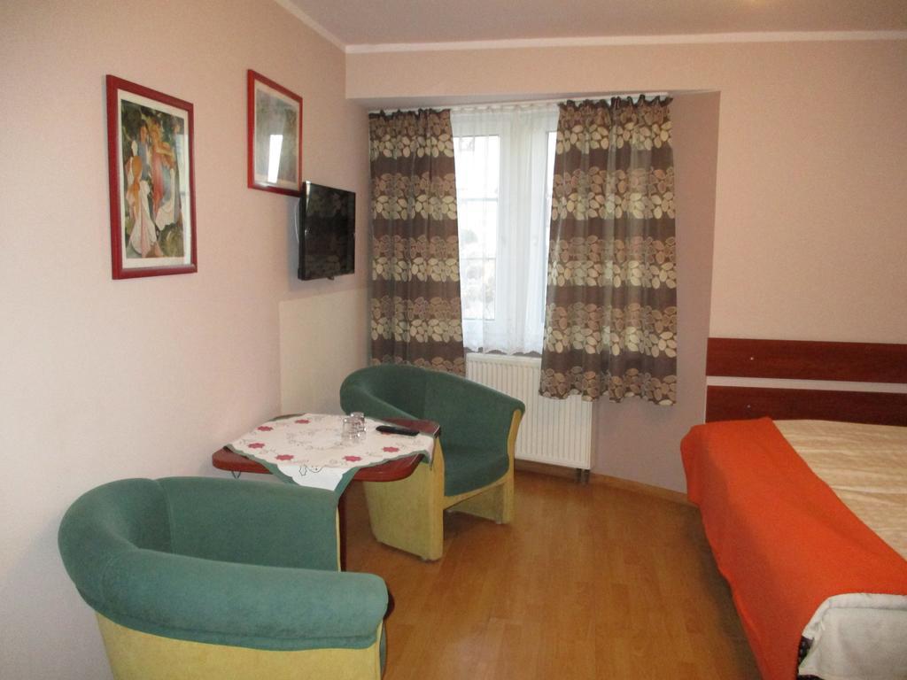 Hotel Pod Platanami Тшебница Экстерьер фото